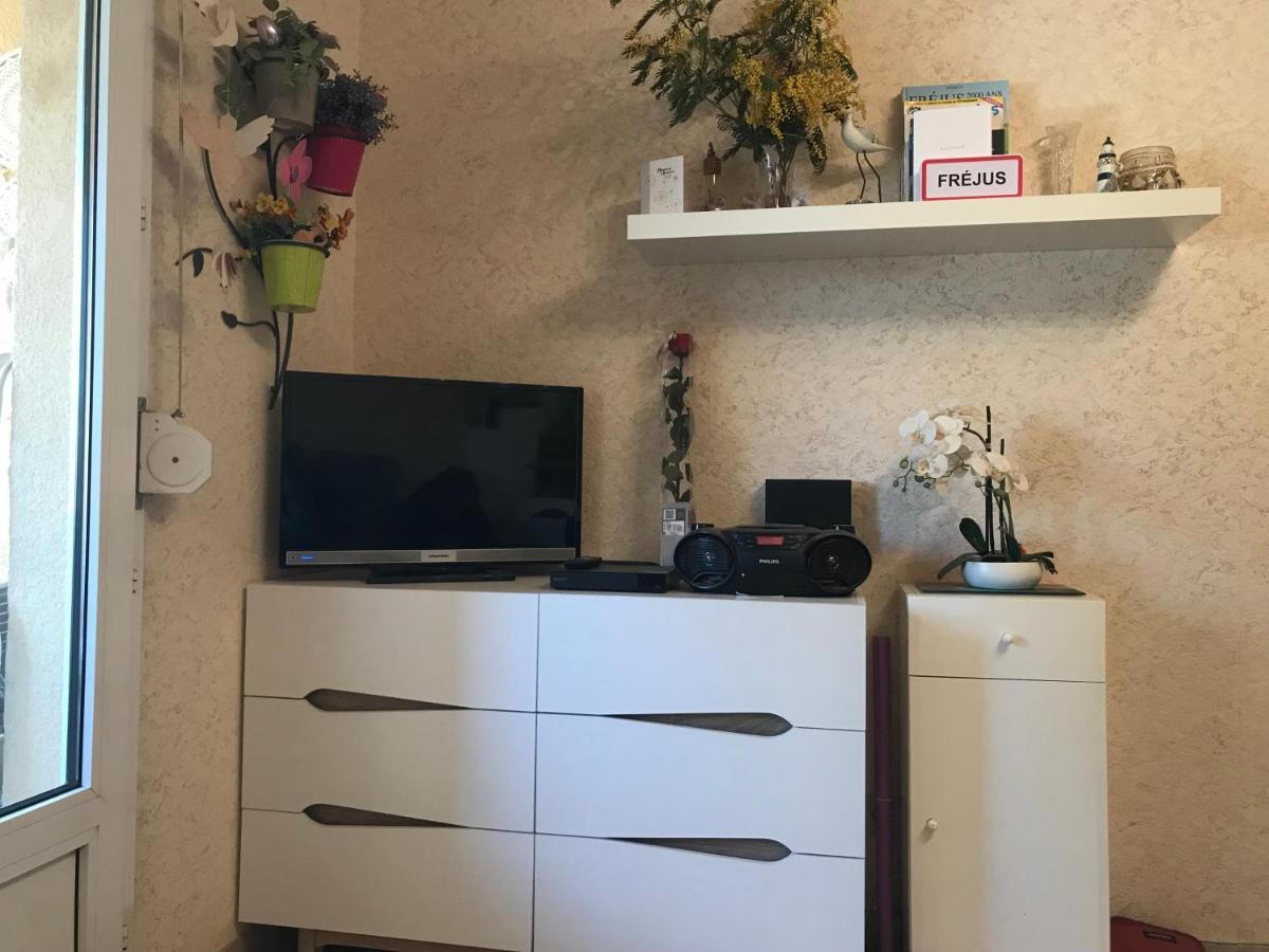 Appartement Port Frejus Avec Loggia Et Acces Plages A Pieds מראה חיצוני תמונה